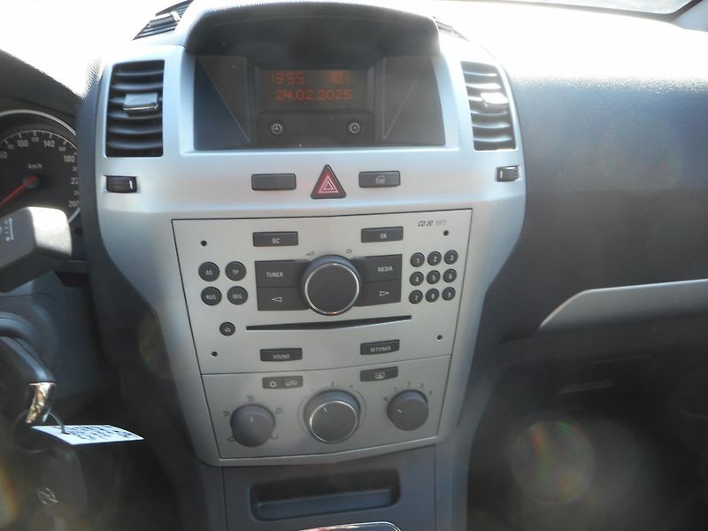 Opel Zafira (2014) 1,8 16v TEMPOMAT, KLIMA,7-míst - fotka 18 z 28