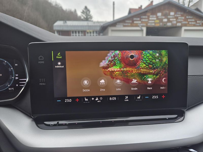 Škoda Octavia ZAMLUVENO ! 2,0TDi 85kw 17ALU - fotka 30 z 46