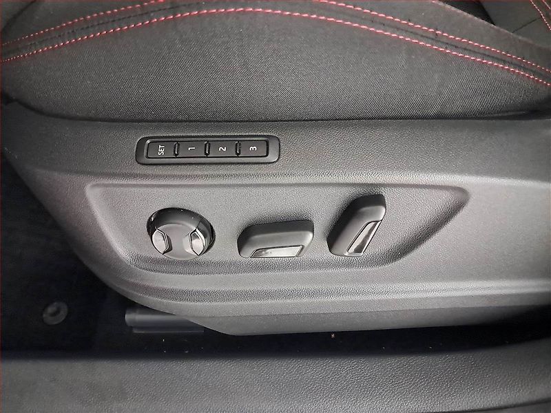 Škoda Karoq (2018) Style Plus 1.0 TSI, Automat - fotka 19 z 26