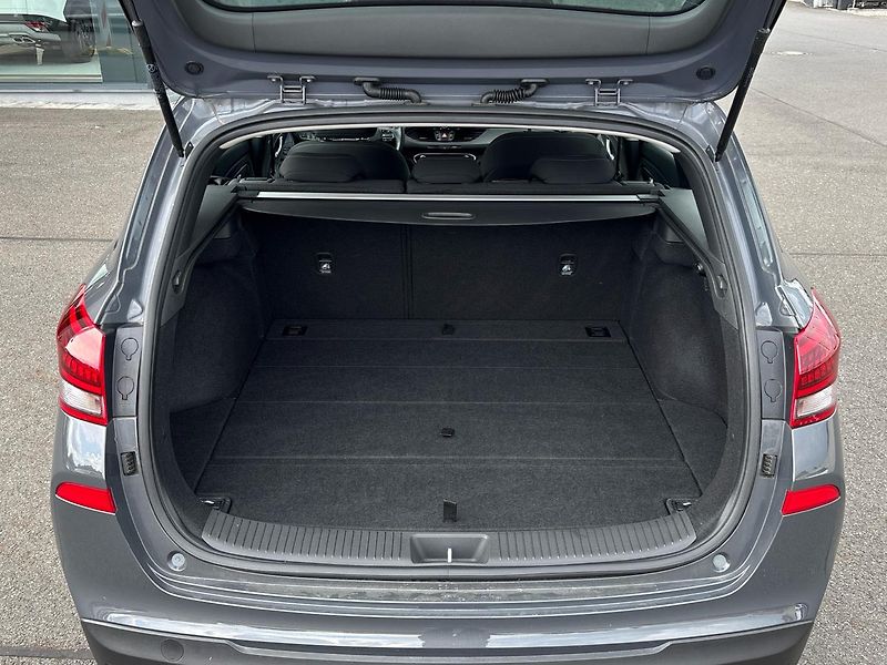 Hyundai i30 Smart DCT - fotka 10 z 23