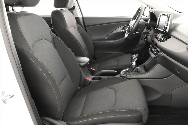 Hyundai i30 (2023) Smart 1.0 T-GDI, ČR,1.maj - fotka 7 z 16