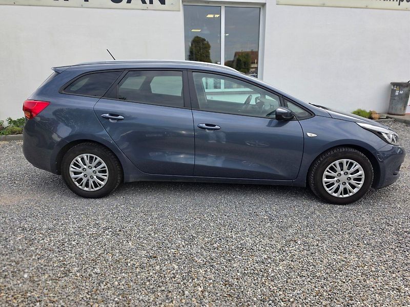 Kia Ceed (2015) 1.4 i TOP STAV - fotka 2 z 23
