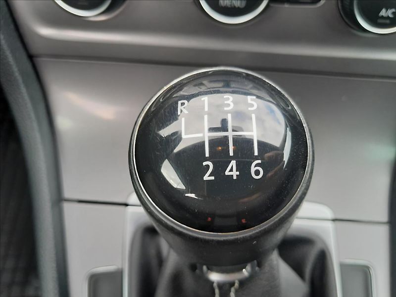 Volkswagen Golf VII 1,2 TSI 81kW LOUNGE - fotka 39 z 60