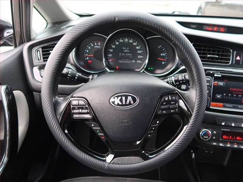 Kia Ceed (2014) Platinum 1.6 CRDi, Serv.kniha - fotka 18 z 18