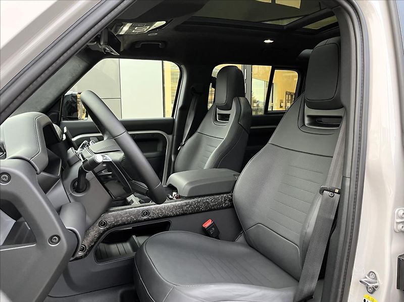 Land Rover Defender (2026) 110 V8 P635 OCTA - fotka 12 z 38