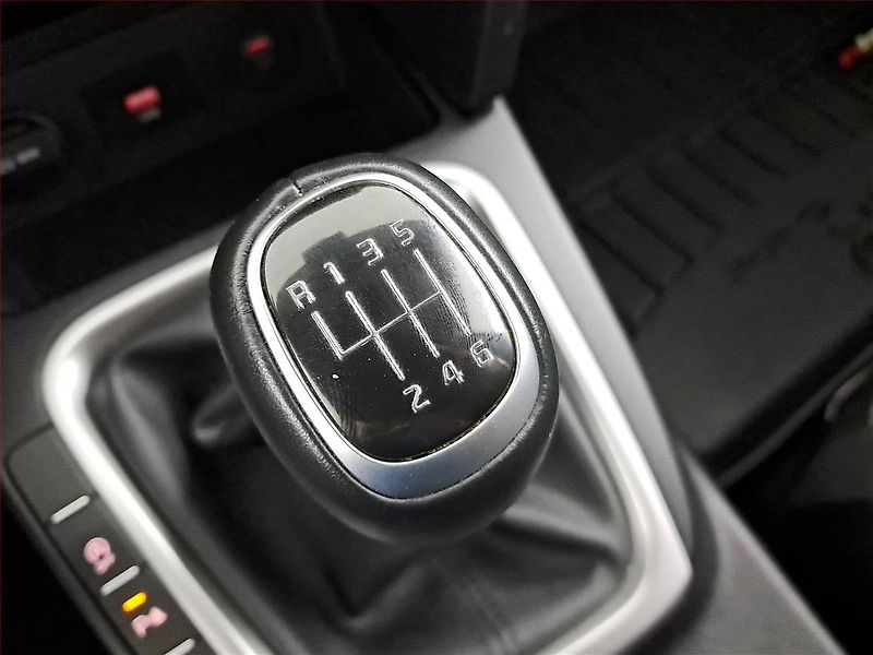 Kia Ceed (2023) Top 1.5 T-GDI - fotka 16 z 17