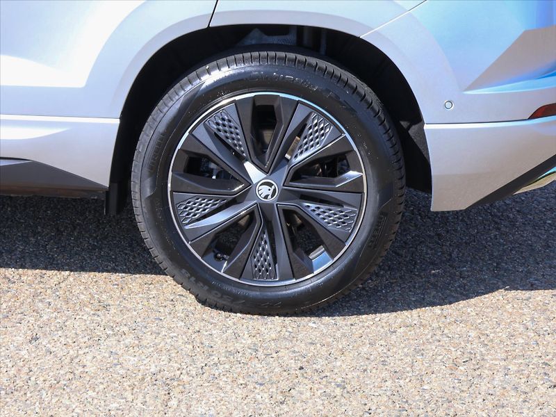 Škoda Karoq 2,0 2.0 TDI Sportline 4x4 DSG - fotka 5 z 35