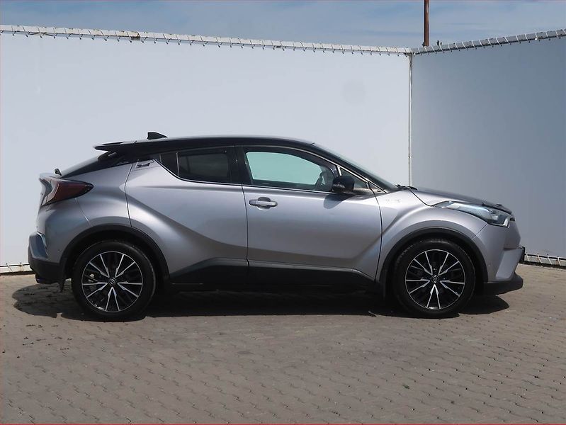 Toyota C-HR (2018) Selection 1.8 Hybrid, Automat - fotka 6 z 19