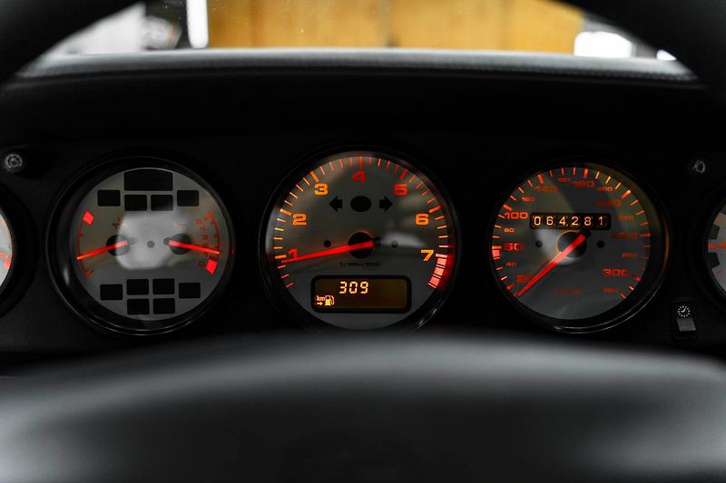 Porsche 911 Turbo - fotka 14 z 35
