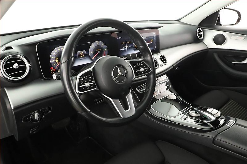 Mercedes-Benz Třídy E (2021) E 220 d - fotka 23 z 26