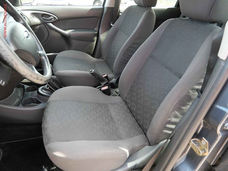 Ford Focus (2004) 1.8 TDCi, AC, tažné - fotka 9 z 14