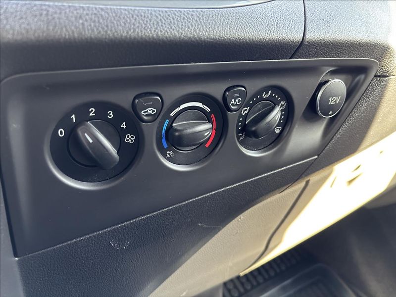 Ford Tourneo Custom 2,2 TDCi 92kW L1 - fotka 32 z 34