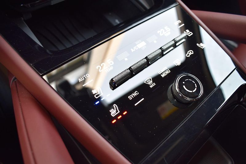 Porsche Cayenne (2026) KeyLess/SoftClose/Pano - fotka 18 z 52