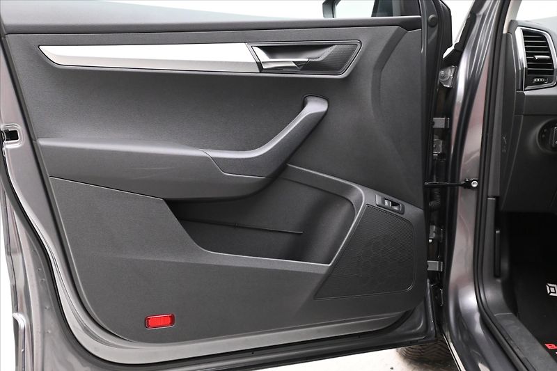 Škoda Karoq 2,0 TDI 85kW DSG EL.KUFR NAVI - fotka 24 z 31