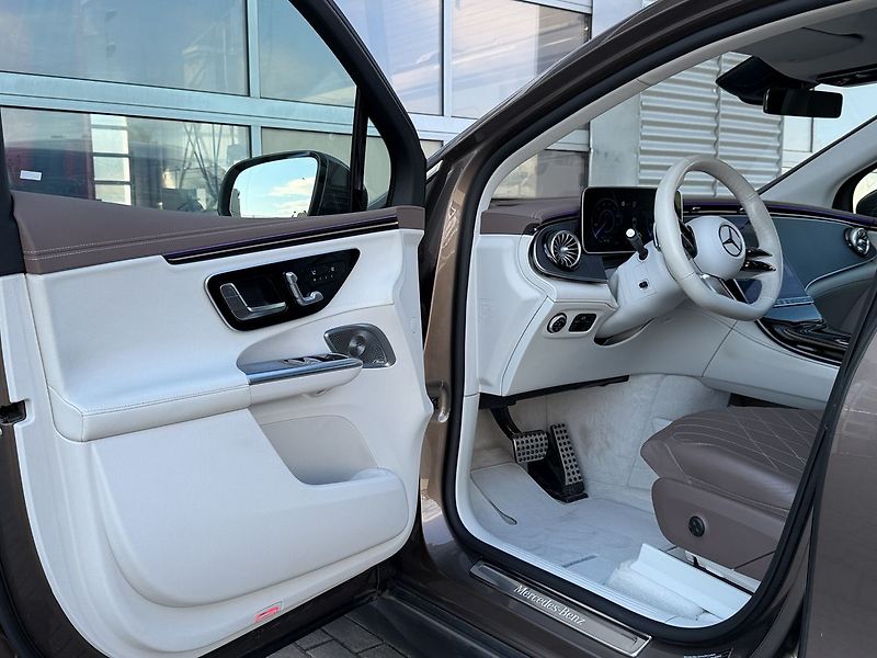 Mercedes-Benz EQE 500 AMG 4MATIC SUV - fotka 22 z 39