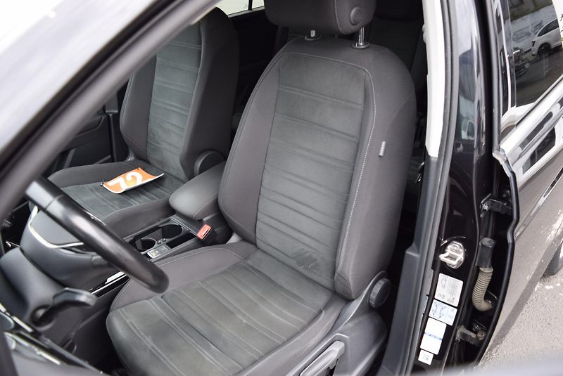 Volkswagen Touran (2017) 1.4TSI 110kw 7MÍST HIGHLIN TAŽ - fotka 22 z 48