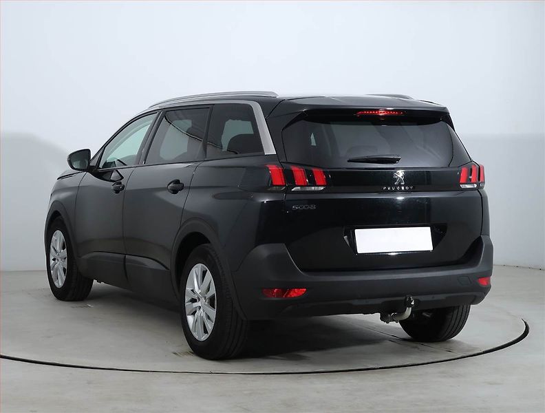Peugeot 5008 (2020) PureTech 130, Automat, 7 míst - fotka 4 z 21