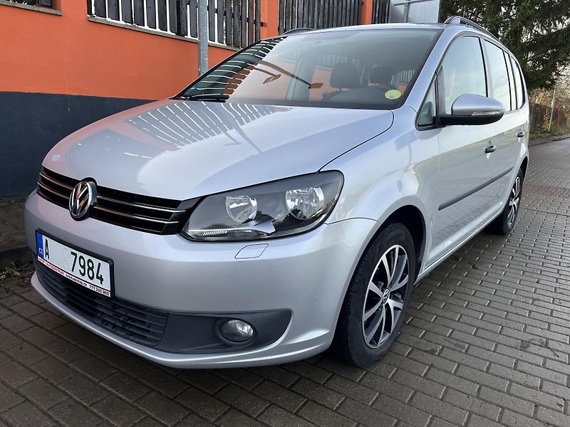 Volkswagen Touran 1.6 TDi DSG Serviska - fotka 27 z 37