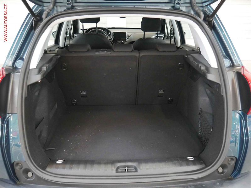 Peugeot 2008 (2018) 1.2, 1.maj,ČR, Výhř.sed. - fotka 7 z 17