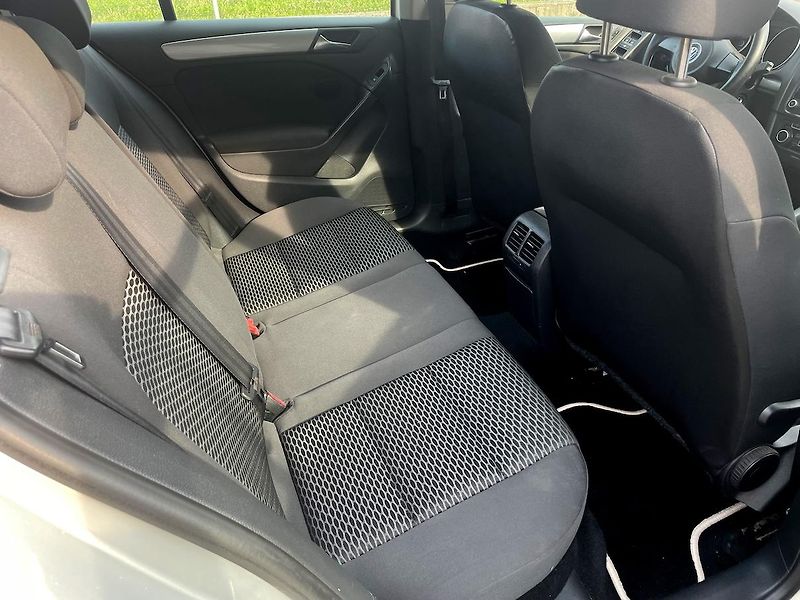 Volkswagen Golf (2010) Volkswagen Golf, 1.6 TDi - fotka 12 z 15