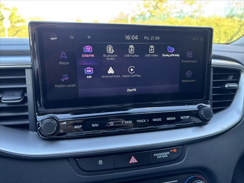 Kia Ceed 1,5 TGDi 118kW TOP ZÁRUKA NAVI - fotka 22 z 40