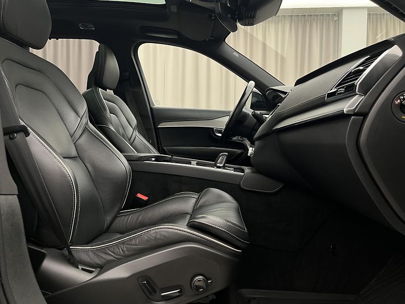 Volvo XC90 B5 AWD R-DESIGN AUT 7 MÍST - fotka 18 z 48