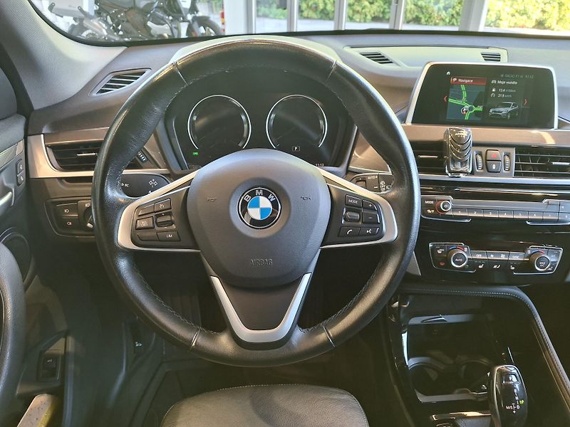 BMW X1 xDrive18d X-Line - fotka 12 z 24