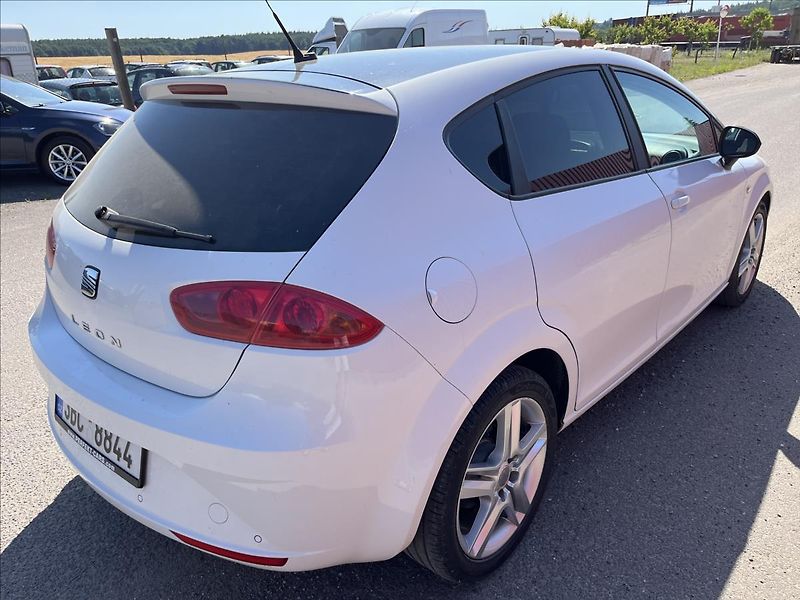 Seat Leon 2,0 TDi STYLE ROZVODY KLIMA - fotka 6 z 37