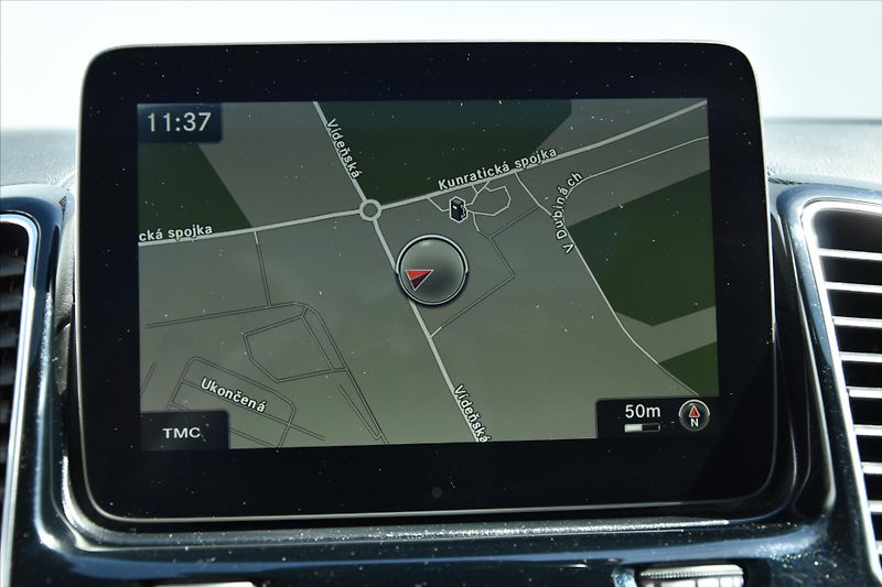Mercedes-Benz GLS 350d 4MATIC AMG 7-MÍST DPH - fotka 19 z 34