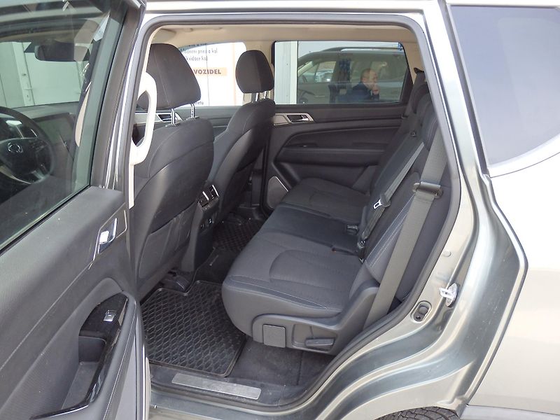 SsangYong Rexton 2.2 D 133 kW 4WD NAVIGACE - fotka 7 z 21
