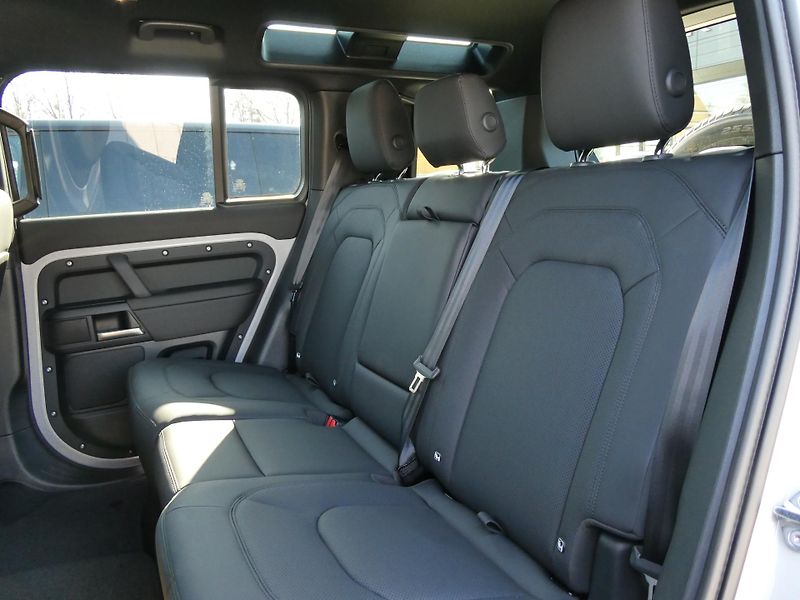 Land Rover Defender (2026) 110 3,0 X-Dynamic SE D350 - fotka 15 z 37