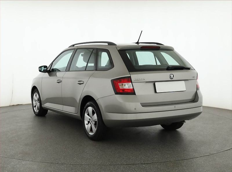 Škoda Fabia (2017) Ambition 1.2 TSI, Automat - fotka 4 z 14
