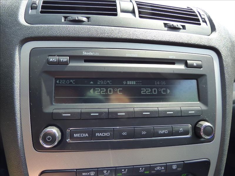 Škoda Octavia 1,6 TDI DSG, Xenon, Digi Klima - fotka 29 z 49