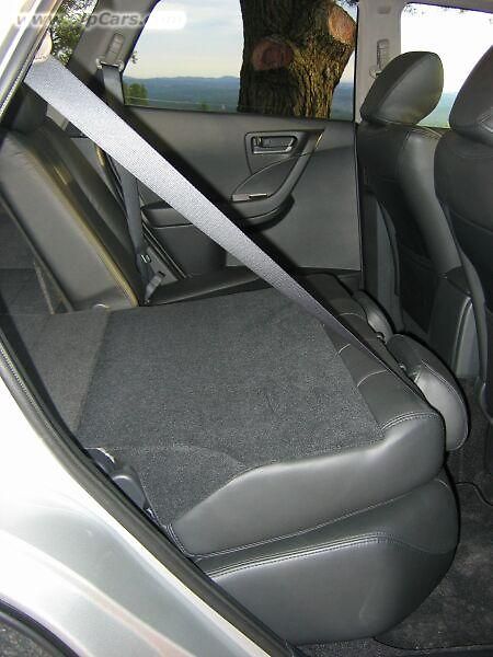 Murano se hodí spíše na silnice než do terénu. Podvozek zase tak extrémně vysoký není.