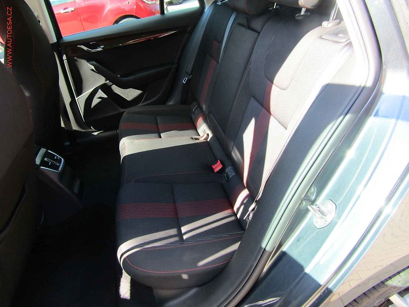 Škoda Octavia (2019) 1.6TDi, ČR, Style, DSG - fotka 10 z 17