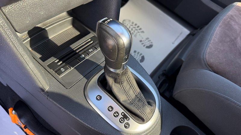 Volkswagen Touran (2011) 1.6TDi 77kW REZERVOVANO - fotka 14 z 23