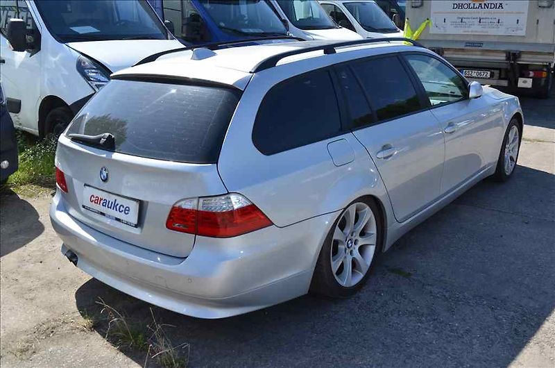 BMW Řada 5 (2008) 560 TOURING - fotka 21 z 33