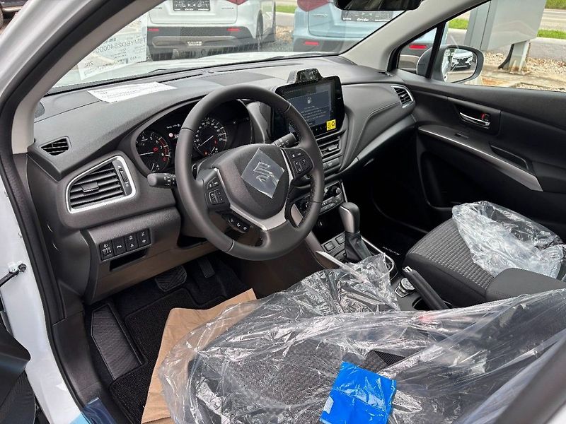 Suzuki S-Cross 4x4 automat Premium - fotka 10 z 11