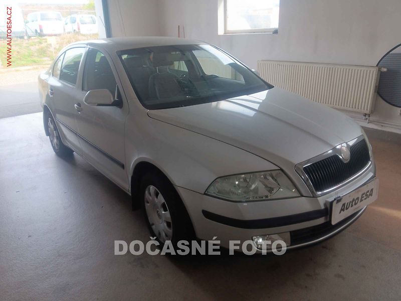 Škoda Octavia (2004) 1.6MPi, AC, park.čidla - fotka 1 z 3