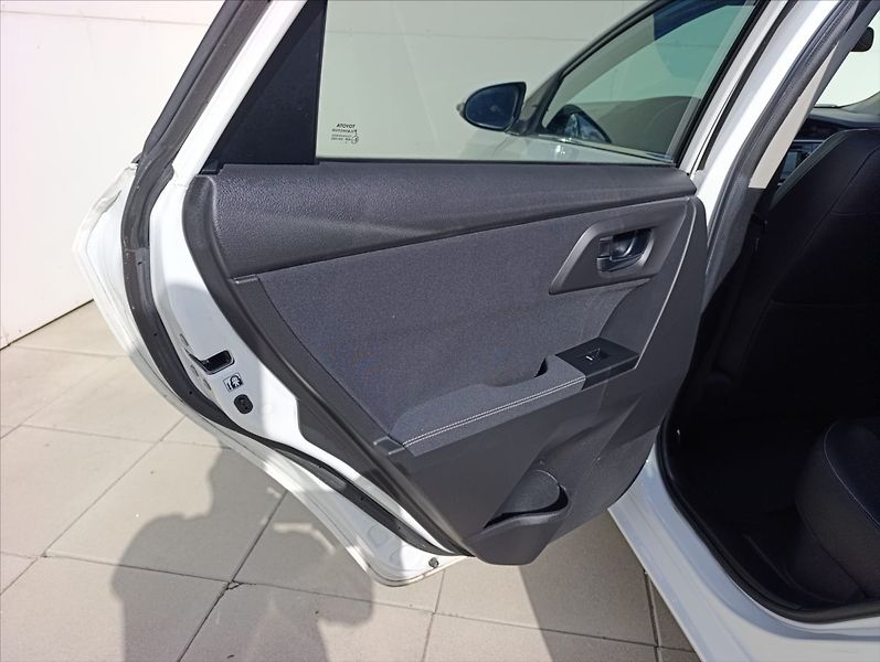 Toyota Auris 1,8 i HYBRID AT KAMERA NAVI - fotka 19 z 39