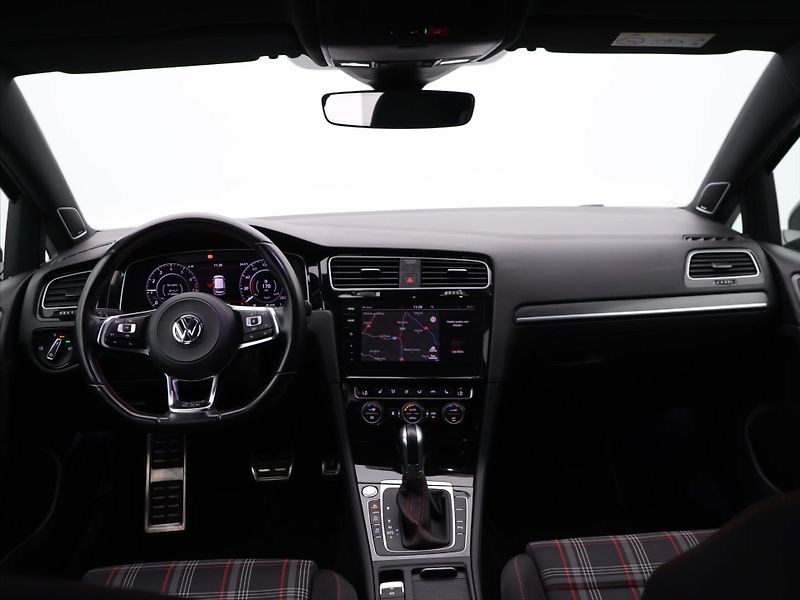 Volkswagen Golf 2,0 GTI 180kW DSG Performance - fotka 20 z 28