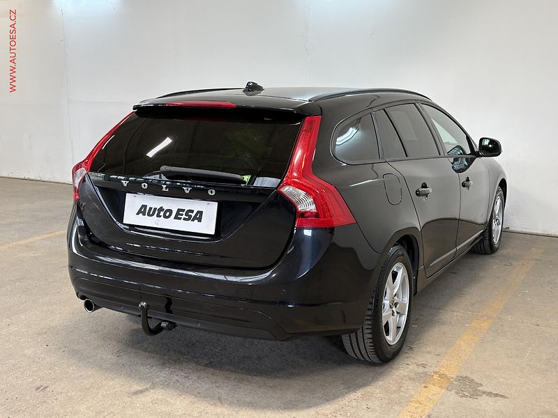 Volvo V60 (2015) 1.6 D2, navi, autoAC - fotka 4 z 14