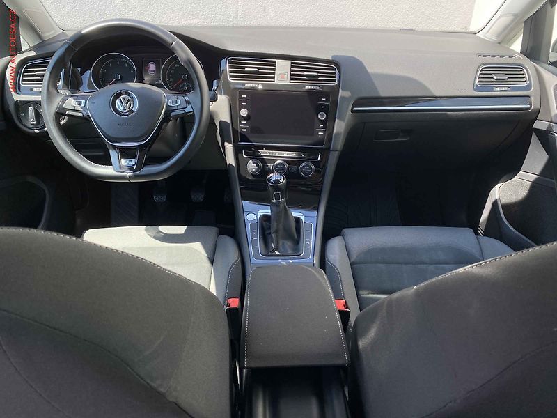 Volkswagen Golf (2018) 1.4 TSi, R-Line, navi, LED - fotka 8 z 17