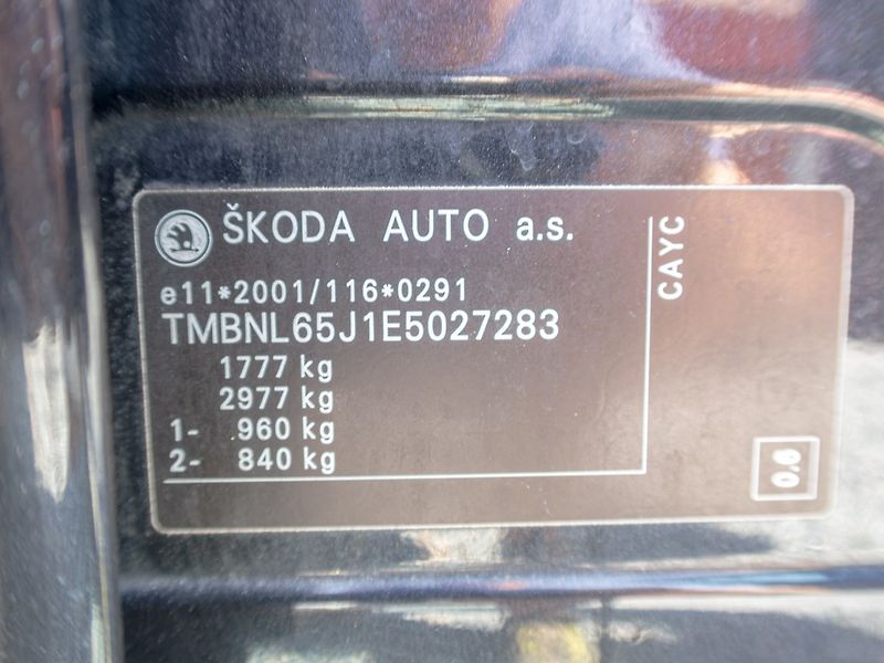 Škoda Roomster (2014) 1.6TDI NOIRE – BLACK - fotka 42 z 43