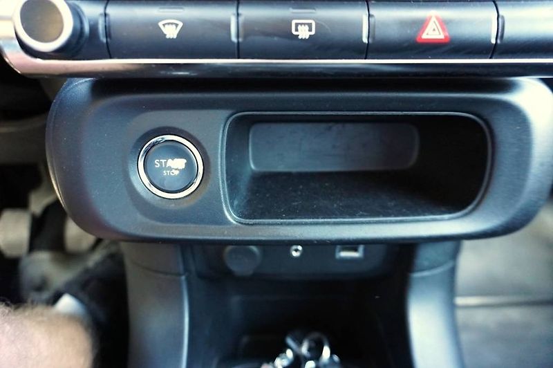 Citroën C3 (2018) SHINE 1,2 PT 60 kW - fotka 28 z 51