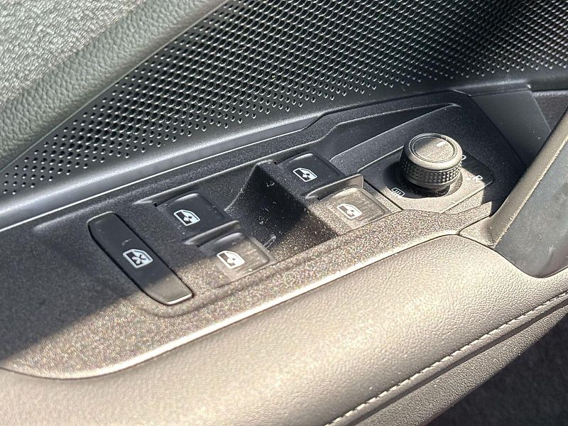 Volkswagen Tiguan (2024) 1.5 eTSI DSG Life - fotka 16 z 26