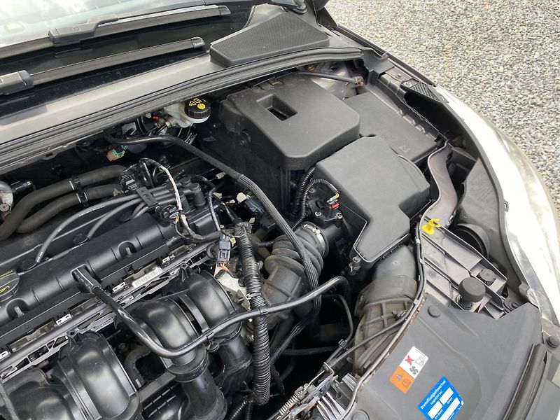 Ford Focus 1.6i 77kW - KLIMA - 118 000KM - fotka 38 z 39