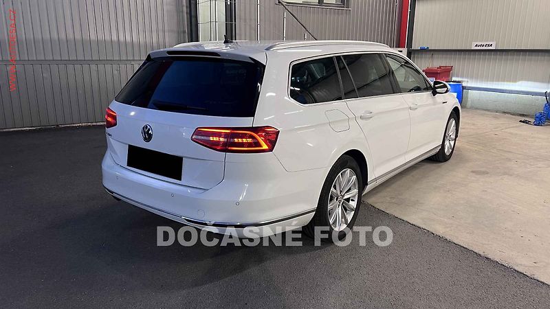 Volkswagen Passat (2018) 2.0TDi, 1.maj,ČR - fotka 2 z 4