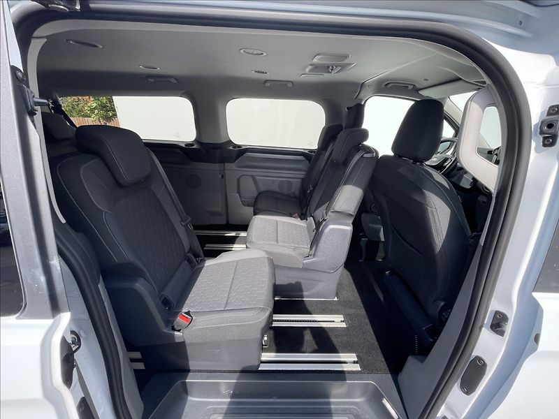 Ford Tourneo 2,0 EcoBlue AWD A8 Titanium L2 - fotka 13 z 18