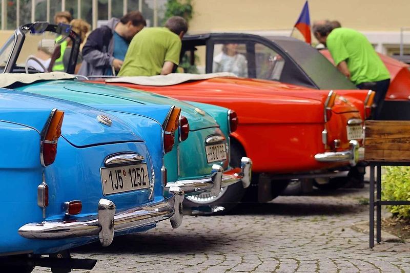 Veterány vyjely z Havlíčkova Brodu a dorazily na zámek ve Světlé nad Sázavou. Foto: poskytl Jan Šafránek